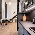D24 - Historic Quarter Design Loft - Location By Bqa Apartman